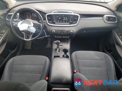 Zdjęcie 8 z 13 samochodu: 2017 KIA SORENTO LX VIN:5XYPGDA3XHG333080 - miniatura