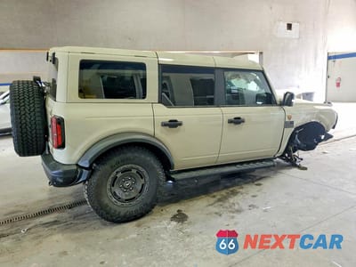 Trzecie zdjęcie samochodu z tyłu: 2025 FORD BRONCO BADLANDS VIN:1FMEE9BPXSLB58316 - miniatura