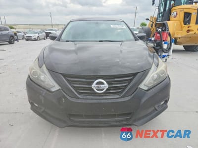 Piąte zdjęcie samochodu w środku: 2018 NISSAN ALTIMA 2.5 S VIN:1N4AL3AP2JC471582 - miniatura