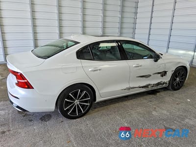 Trzecie zdjęcie samochodu z tyłu: 2023 VOLVO S60 PLUS VIN:7JRH60FLXPG252036 - miniatura