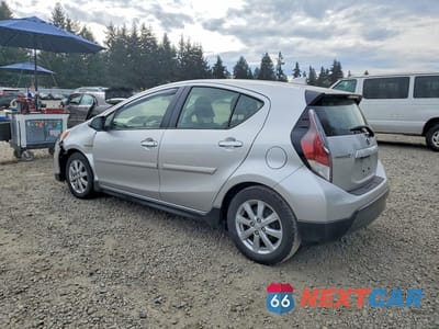 Drugie zdjęcie samochodu z przodu: 2017 TOYOTA PRIUS C FOUR VIN:JTDKDTB36H1593942 - miniatura