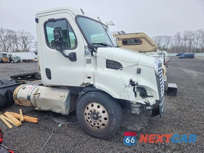Zdjęcie 9 z 10 samochodu: 2018 FREIGHTLINER CASCADIA 113 SEMI TRUCK VIN:3AKBGADV7JDJU2444 - miniatura