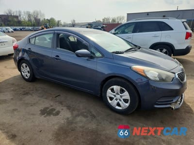 Czwarte zdjęcie samochodu z boku: 2016 KIA FORTE LX VIN:KNAFK4A6XG5492920 - miniatura