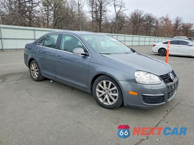 Czwarte zdjęcie samochodu z boku: 2010 VOLKSWAGEN JETTA SE VIN:3VWRZ7AJ5AM035092 - miniatura