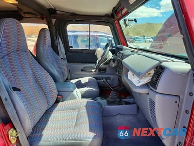 Zdjęcie 7 z 13 samochodu: 1998 JEEP WRANGLER / TJ SPORT VIN:1J4FY19SXWP757656 - miniatura