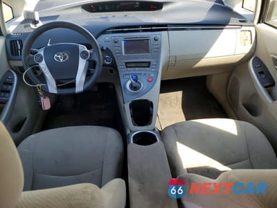 Zdjęcie 8 z 11 samochodu: 2013 TOYOTA PRIUS TWO VIN:JTDKN3DU0D5549859 - miniatura