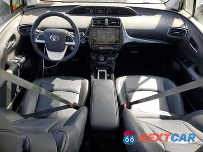 Zdjęcie 8 z 13 samochodu: 2016 TOYOTA PRIUS FOUR VIN:JTDKARFU7G3517731 - miniatura