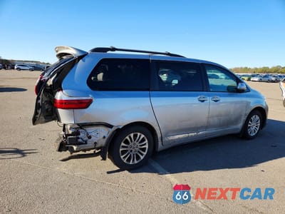 Trzecie zdjęcie samochodu z tyłu: 2016 TOYOTA SIENNA XLE 8-PASSENGER VIN:5TDYK3DC6GS743062 - miniatura
