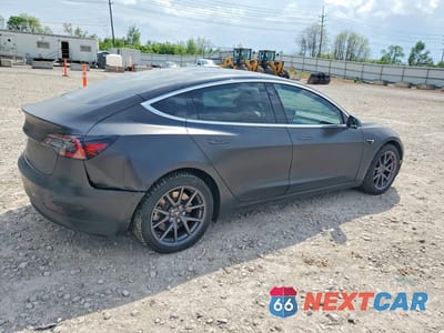 Trzecie zdjęcie samochodu z tyłu: 2018 TESLA MODEL 3 VIN:5YJ3E1EAXJF098379 - miniatura