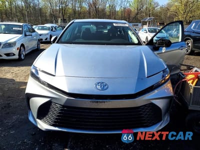 Piąte zdjęcie samochodu w środku: 2025 TOYOTA CAMRY LE HYBRID VIN:4T1DAACK1SU595790 - miniatura