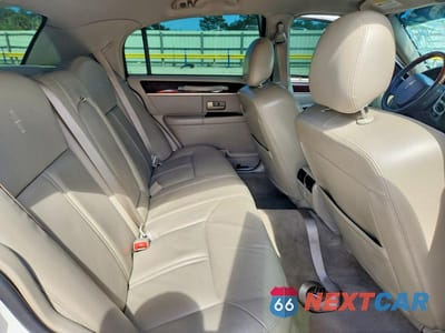 Zdjęcie 10 z 12 samochodu: 2008 LINCOLN TOWN CAR SIGNATURE LIMITED VIN:2LNHM82W78X654252 - miniatura