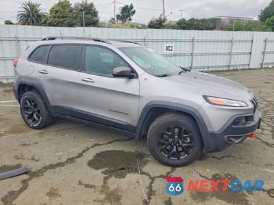 Czwarte zdjęcie samochodu z boku: 2018 JEEP CHEROKEE TRAILHAWK VIN:1C4PJMBB5JD569776 - miniatura