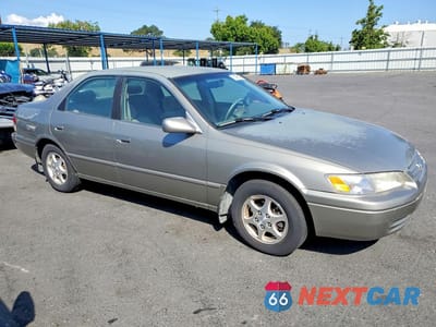 Czwarte zdjęcie samochodu z boku: 1998 TOYOTA CAMRY XLE VIN:JT2BG28K1W0111177 - miniatura