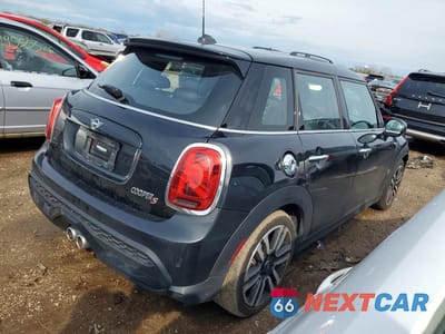 Trzecie zdjęcie samochodu z tyłu: 2023 MINI COOPER S VIN:WMW53DK09P2T11553 - miniatura