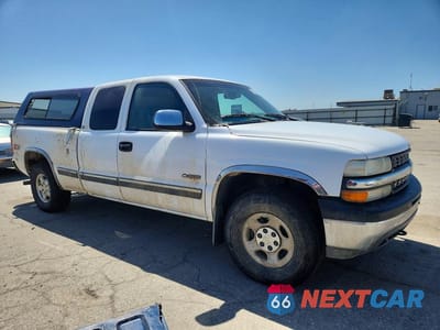 Czwarte zdjęcie samochodu z boku: 1999 CHEVROLET SILVERADO K1500 VIN:1GCEK19T9XZ122249 - miniatura