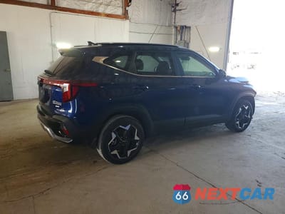 Trzecie zdjęcie samochodu z tyłu: 2025 KIA SELTOS EX VIN:KNDERCAA4S7801433 - miniatura