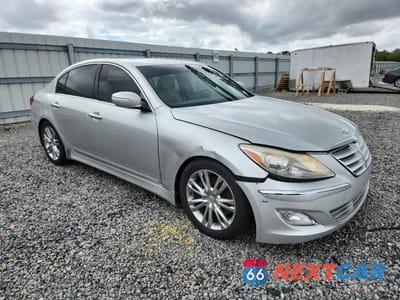 Czwarte zdjęcie samochodu z boku: 2013 HYUNDAI GENESIS 3.8L VIN:KMHGC4DD5DU240939 - miniatura
