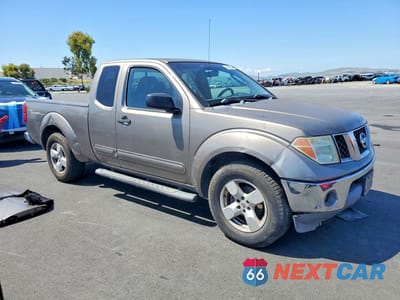 Czwarte zdjęcie samochodu z boku: 2005 NISSAN FRONTIER SE VIN:1N6AD06U85C401432 - miniatura