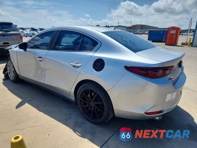 Drugie zdjęcie samochodu z przodu: 2019 MAZDA 3 PREFERRED VIN:3MZBPADLXKM113028 - miniatura