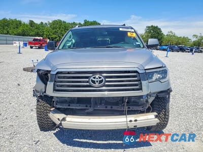Piąte zdjęcie samochodu w środku: 2018 TOYOTA SEQUOIA SR5 VIN:5TDBY5G19JS159451 - miniatura