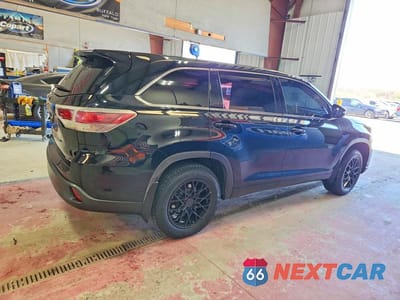 Trzecie zdjęcie samochodu z tyłu: 2015 TOYOTA HIGHLANDER LE VIN:5TDBKRFH5FS143018 - miniatura