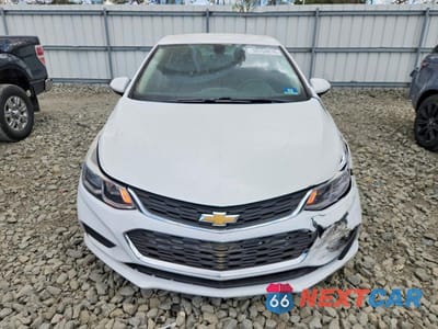 Piąte zdjęcie samochodu w środku: 2018 CHEVROLET CRUZE LT VIN:1G1BE5SM4J7115077 - miniatura