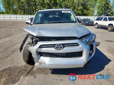 Piąte zdjęcie samochodu w środku: 2024 TOYOTA 4RUNNER SR5 VIN:JTEEU5JR3R5311373 - miniatura