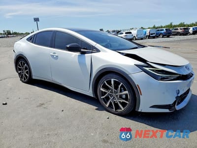 Czwarte zdjęcie samochodu z boku: 2024 TOYOTA PRIUS PRIME XSE VIN:JTDACACU6R3035296 - miniatura