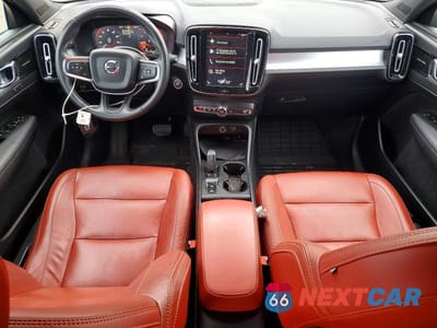 Zdjęcie 8 z 13 samochodu: 2019 VOLVO XC40 T5 MOMENTUM VIN:YV4162XZXK2006797 - miniatura