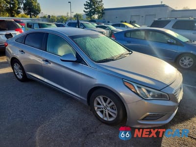 Czwarte zdjęcie samochodu z boku: 2015 HYUNDAI SONATA SE VIN:5NPE24AF3FH176286 - miniatura