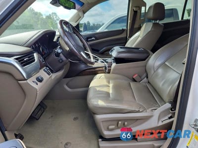 Zdjęcie 7 z 13 samochodu: 2018 CHEVROLET SUBURBAN C1500 LT VIN:1GNSCHKC0JR223827 - miniatura