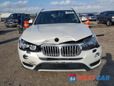 Piąte zdjęcie samochodu w środku: 2017 BMW X3 SDRIVE28I VIN:5UXWZ7C30H0V90600 - miniatura