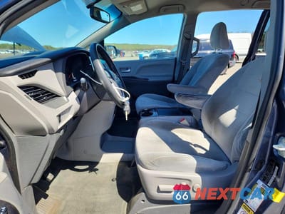 Zdjęcie 7 z 13 samochodu: 2015 TOYOTA SIENNA LE VIN:5TDKK3DC1FS671045 - miniatura