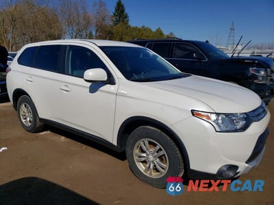 Czwarte zdjęcie samochodu z boku: 2015 MITSUBISHI OUTLANDER ES VIN:JA4AD2A36FZ603465 - miniatura