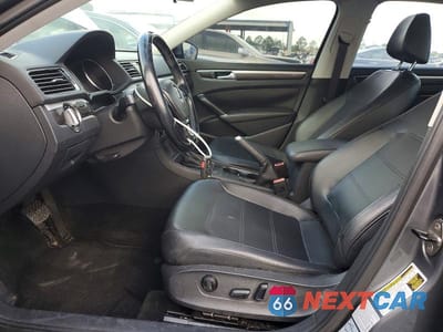 Zdjęcie 7 z 11 samochodu: 2017 VOLKSWAGEN PASSAT SE VIN:1VWBT7A36HC016390 - miniatura