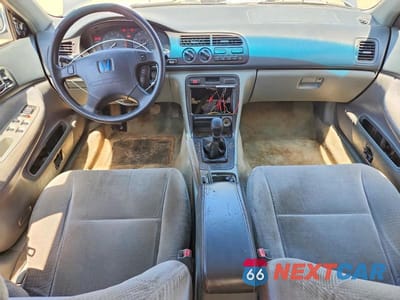 Zdjęcie 8 z 13 samochodu: 1996 HONDA ACCORD LX VIN:1HGCD5537TA020327 - miniatura