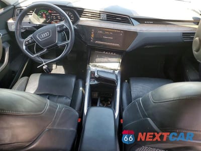 Zdjęcie 8 z 13 samochodu: 2019 AUDI E-TRON PRESTIGE VIN:WA1VAAGE7KB024954 - miniatura