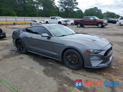 Czwarte zdjęcie samochodu z boku: 2021 FORD MUSTANG VIN:1FA6P8TH8M5102294 - miniatura