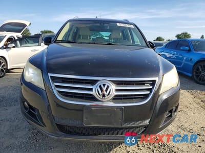 Piąte zdjęcie samochodu w środku: 2010 VOLKSWAGEN TIGUAN SE VIN:WVGBV7AX8AW001079 - miniatura