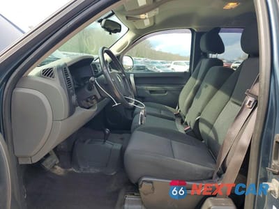 Zdjęcie 7 z 11 samochodu: 2013 CHEVROLET SILVERADO K1500 LS VIN:1GCRKREA9DZ168275 - miniatura