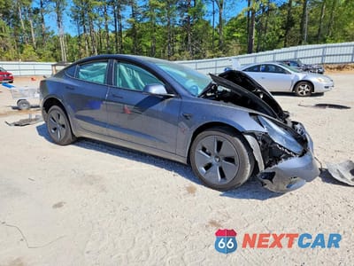 Czwarte zdjęcie samochodu z boku: 2023 TESLA MODEL 3 VIN:5YJ3E1EA0PF580996 - miniatura