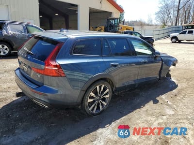 Trzecie zdjęcie samochodu z tyłu: 2021 VOLVO V60 CROSS COUNTRY T5 MOMENTUM VIN:YV4102WKXM1071597 - miniatura