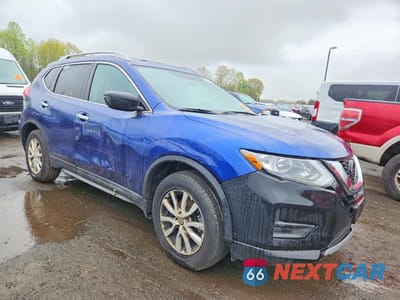 Czwarte zdjęcie samochodu z boku: 2018 NISSAN ROGUE SV VIN:5N1AT2MV8JC789765 - miniatura