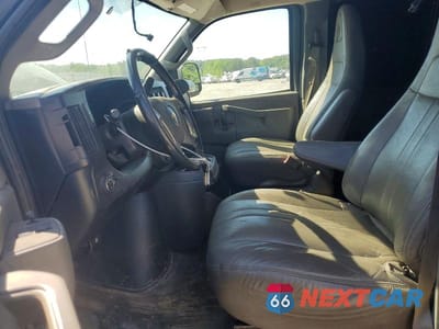 Zdjęcie 7 z 13 samochodu: 2017 CHEVROLET EXPRESS G2500 VIN:1GCWGAFF0H1140918 - miniatura