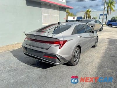 Czwarte zdjęcie samochodu z boku: 2025 HYUNDAI ELANTRA SEL SPORT VIN:KMHLM4DGXSU929264 - miniatura