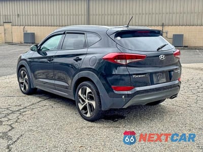 Trzecie zdjęcie samochodu z tyłu: 2016 HYUNDAI TUCSON SPORT VIN:KM8J3CA29GU056532 - miniatura