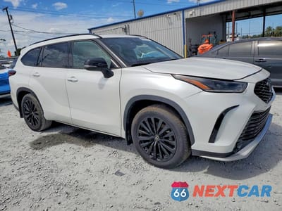 Czwarte zdjęcie samochodu z boku: 2024 TOYOTA HIGHLANDER XSE VIN:5TDKDRAH0RS538701 - miniatura
