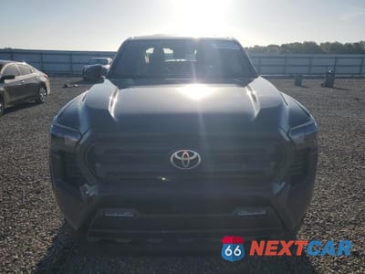 Piąte zdjęcie samochodu w środku: 2024 TOYOTA TACOMA SR5 VIN:3TMKB5FN0RM016745 - miniatura