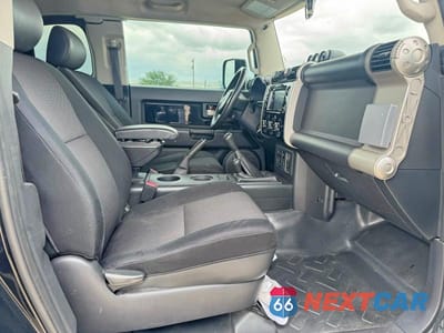 Piąte zdjęcie samochodu w środku: 2007 TOYOTA FJ CRUISER BASE VIN:JTEBU11F770018393 - miniatura