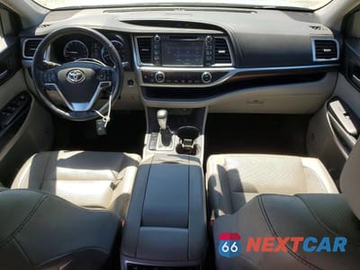 Zdjęcie 8 z 13 samochodu: 2015 TOYOTA HIGHLANDER LIMITED PLATINUM VIN:5TDDKRFH6FS151332 - miniatura